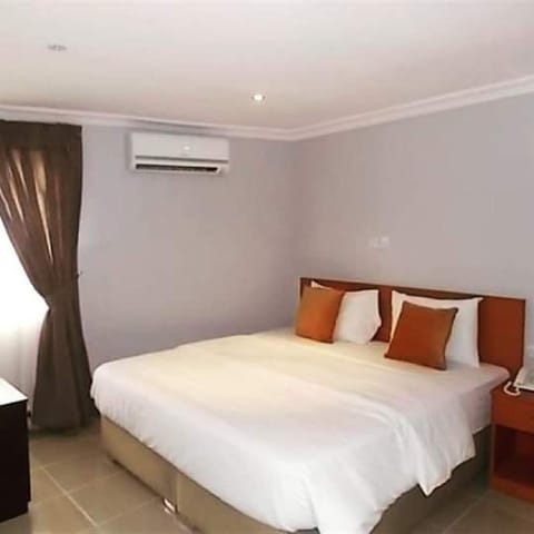 Room in Lodge - Choice Suites 111 formerly Crown Cottage Hotel Ikeja Übernachtung mit Frühstück in Lagos