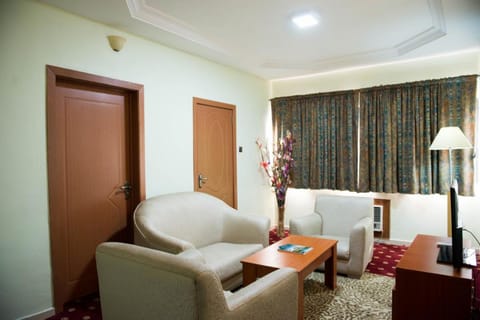 Room in Lodge - Grand Ibro Hotel Abuja Alojamiento y desayuno in Abuja