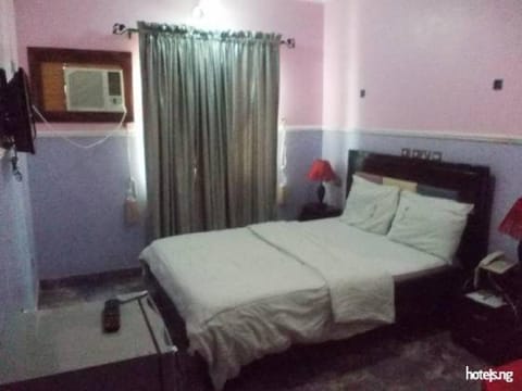 Room in Lodge - Hi Point Hotel and Suites Bed and Breakfast in Lagos