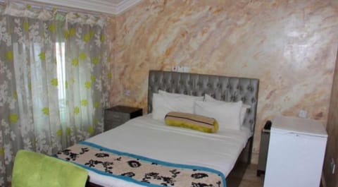 Room in Lodge - New Blue Diamond Hotel rosebud Bed and Breakfast in Abuja