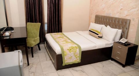 Room in Lodge - New Blue Diamond Hotel rosebud Bed and Breakfast in Abuja