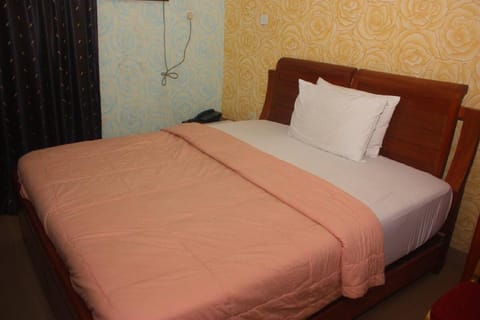 Room in Lodge - Owees Place-okota Alojamiento y desayuno in Lagos