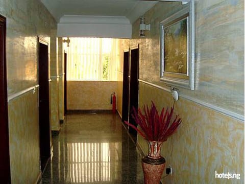 Room in Lodge - Solab Hotel and Suites Ikeja Bed and Breakfast in Lagos