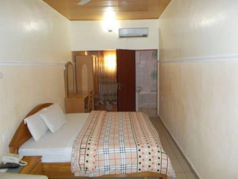 Room in Lodge - Bahamas Hotels International Bed and Breakfast in Abuja