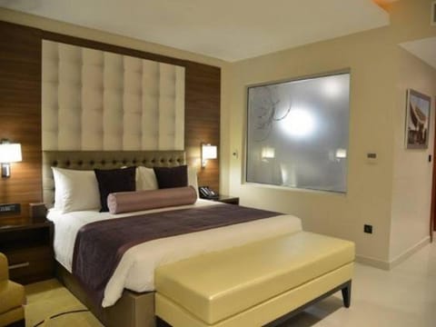 Room in Lodge - The Envoy Hotel and Suites Bed and Breakfast in Abuja