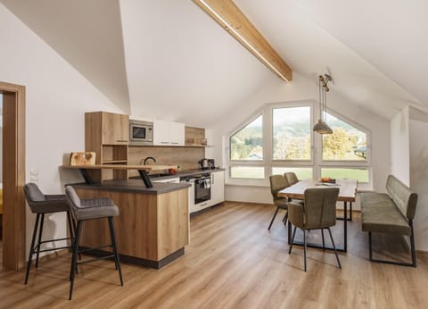 Dining area, kitchen