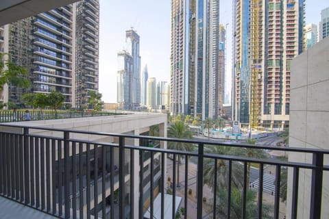 Elegant Apt With Balcony Minutes from Burj Khalifa Apartment in Dubai