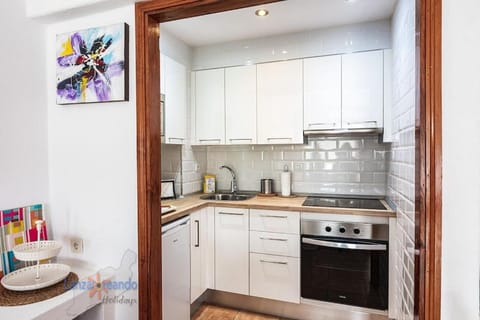 Kitchen or kitchenette, pet friendly, stove