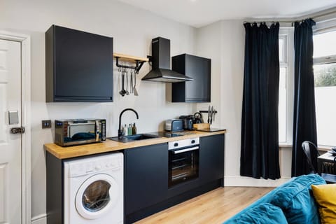 Stylish modern apartment near the city centre with nearby off-road parking Apartment in Cardiff