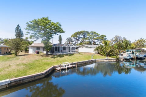 Mangrove View on Oyster Creek Casa in Englewood