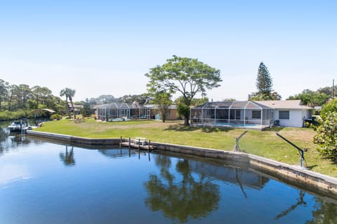 Mangrove View on Oyster Creek Casa in Englewood