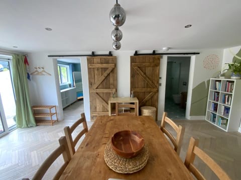 Library, Seating area, Dining area