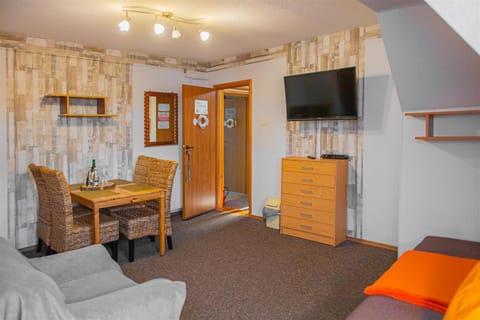 TV and multimedia, Other, Seating area, Dining area