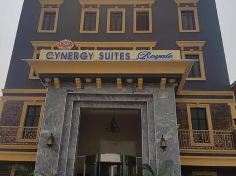 Room in Lodge - Cynergy Suites Royale, Lekki Bed and Breakfast in Lagos