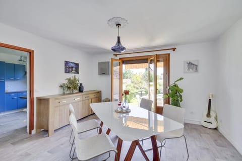 Authentic family home in Neuilly-sur-Marne Alojamiento y desayuno in Gagny