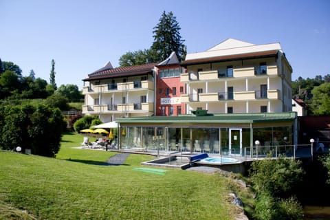 Facade/entrance, Swimming pool