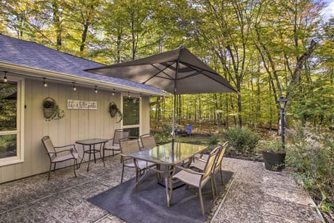 Contemporary Retreat with Patio about 1 Mi to Beach House in Sister Bay