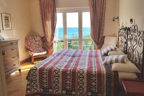 Bed, Bedroom, Sea view