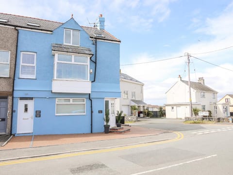 Twyni Bach Apartment in Rhosneigr