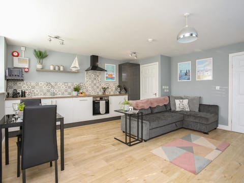 Twyni Bach Apartment in Rhosneigr