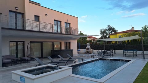 Property building, Patio, Day, Pool view, Swimming pool, sunbed
