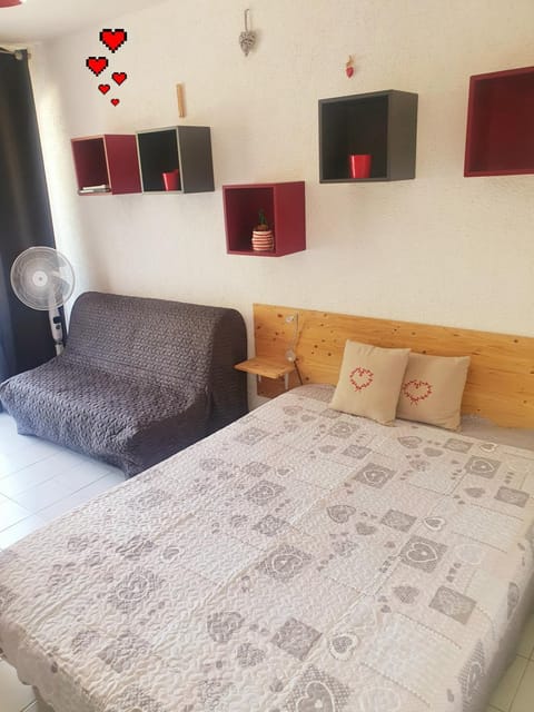 coquet Studio Classé Deux Étoiles, Balcon avec Table, et Wifi Apartment in Gréoux-les-Bains