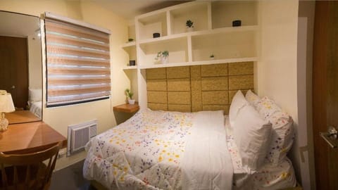 2 Bedroom Condo Unit Fully Furnished Condominio in Las Pinas