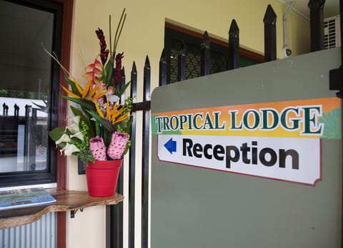 Tropical Lodge Motel in Innisfail