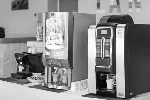 Coffee/tea facilities, vending machine