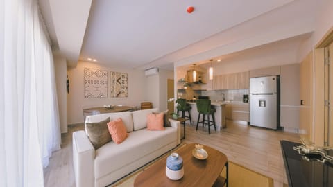 Fully Serviced Apartment at Regatta Living II - 905 Condo in Distrito Nacional