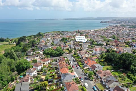 Modern and Stylish Apartment- Short Walk to Beach Apartment in Paignton