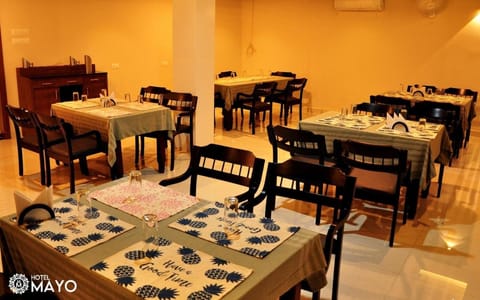 Restaurant/places to eat, Restaurant/places to eat, Dining area