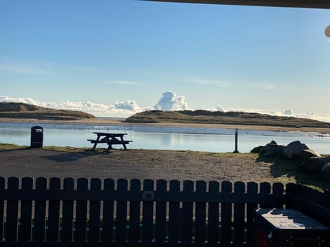 Beachfront Lodge, Lossiemouth Bay Apartment in Lossiemouth