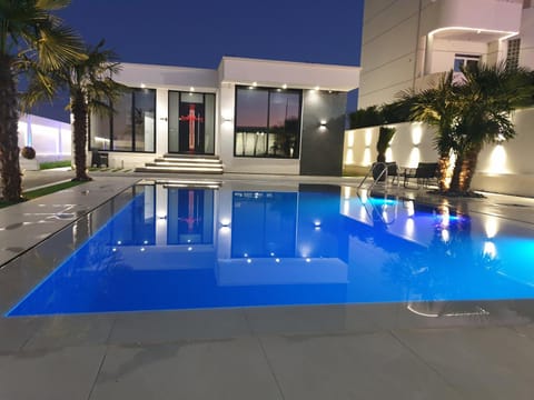 Property building, Swimming pool