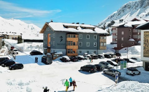 Property building, Facade/entrance, Winter