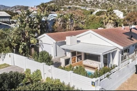 Paradise Beach House with Pool and Parking House in Cape Town