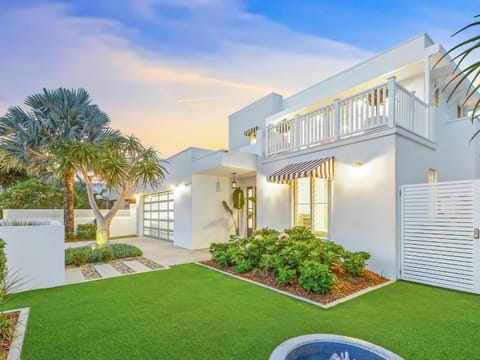 Property building, Spring, Day, Garden, Garden view