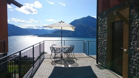 View (from property/room), Balcony/Terrace, Lake view