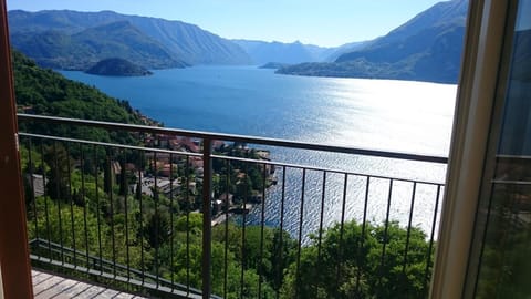 View (from property/room), Balcony/Terrace, Lake view