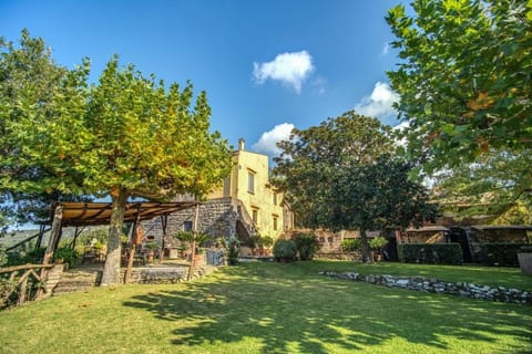 Property building, Spring, Day, Natural landscape, Garden, Garden view, Landmark view