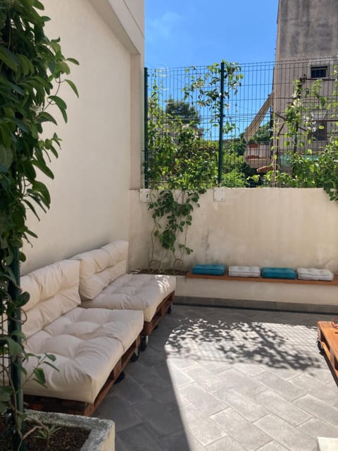 Patio, Living room