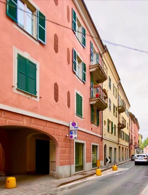 Property building, Day, Neighbourhood, City view, Street view, Location