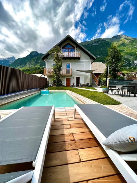 Property building, Balcony/Terrace, Swimming pool, Swimming pool