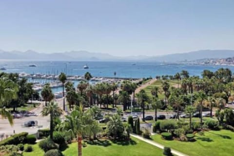 Palais Madrid, Croisette, 5 people, bright 2 bedroom flat Apartment in Cannes