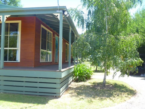 Sunburst Retreat House in Eildon