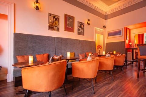 Lounge or bar, Seating area