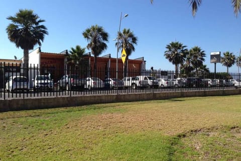 Primer piso frente al mar acceso directo jardines Condo in La Serena