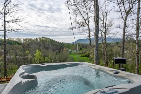 Day, Natural landscape, Hot Tub, View (from property/room), Mountain view