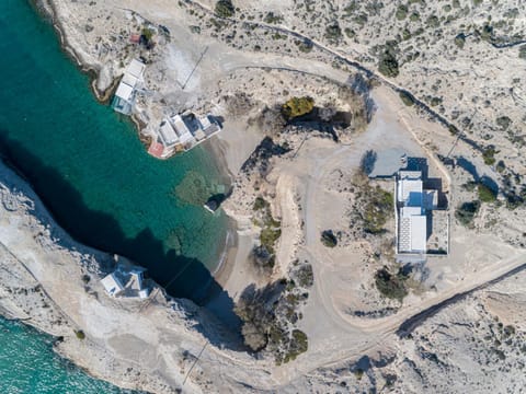 Property building, Natural landscape, Summer, View (from property/room), Balcony/Terrace, Beach, Beach, Sea view, Sea view, Parking