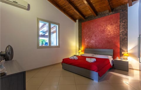4 Bedroom Cozy Home In Punta Cirica House in Santa Maria del Focallo